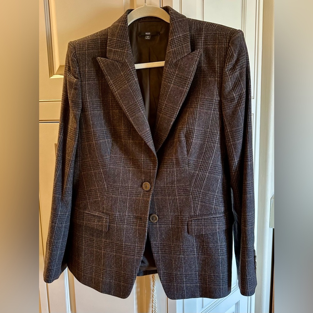 Beautifully Tailored Boss Brown/Black/Grey Plaid Blazer